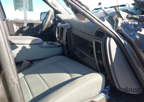 2017 Ram 1500 Express 4X2 5'7 Box z USA, uszkodzony, nr VIN 1C6RR6KT7HS676749